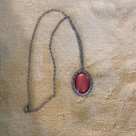 Peachy Keen hand-painted pendant - Picture 5 of 9